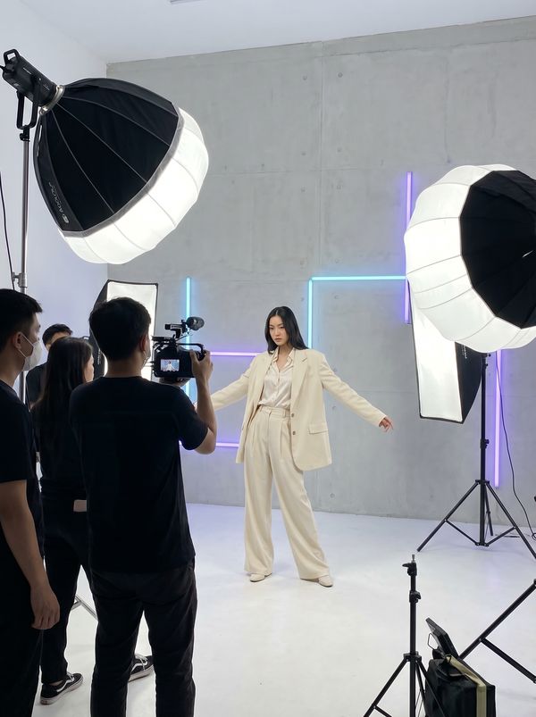 羞羞漫画视频-时尚写真拍摄